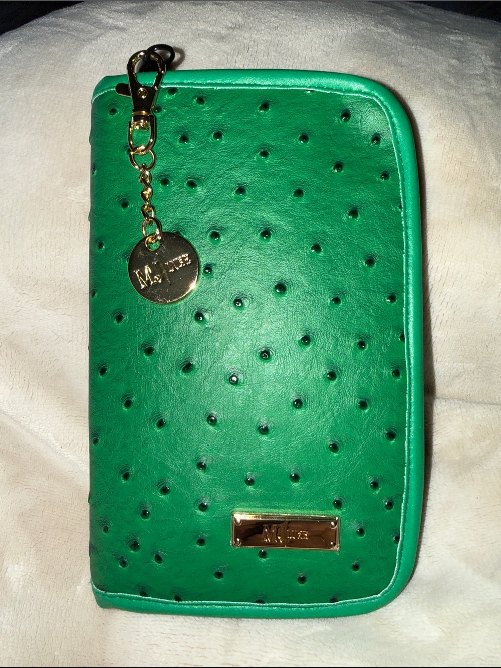 Makeup Junkie Emerald Green Zip-Around Women's mini calendar padfolio with Charm